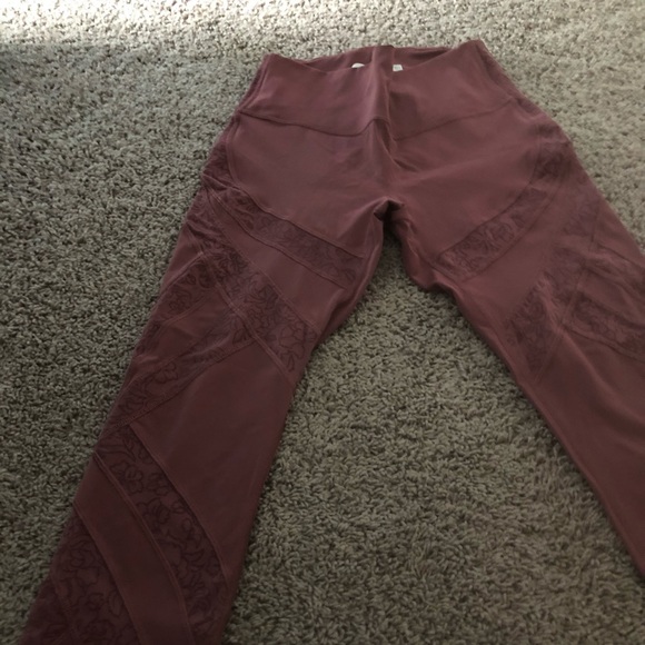 Lululemon rose coloured pants, size 8 - Picture 2 of 4